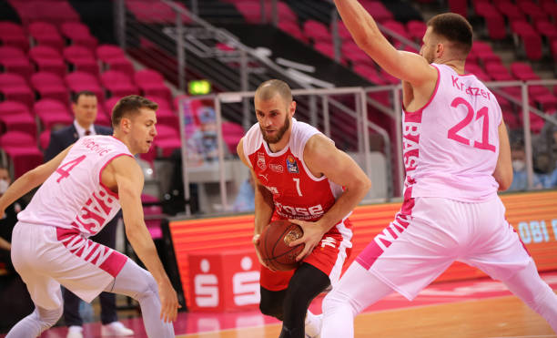 重磅引援对 重磅引援对