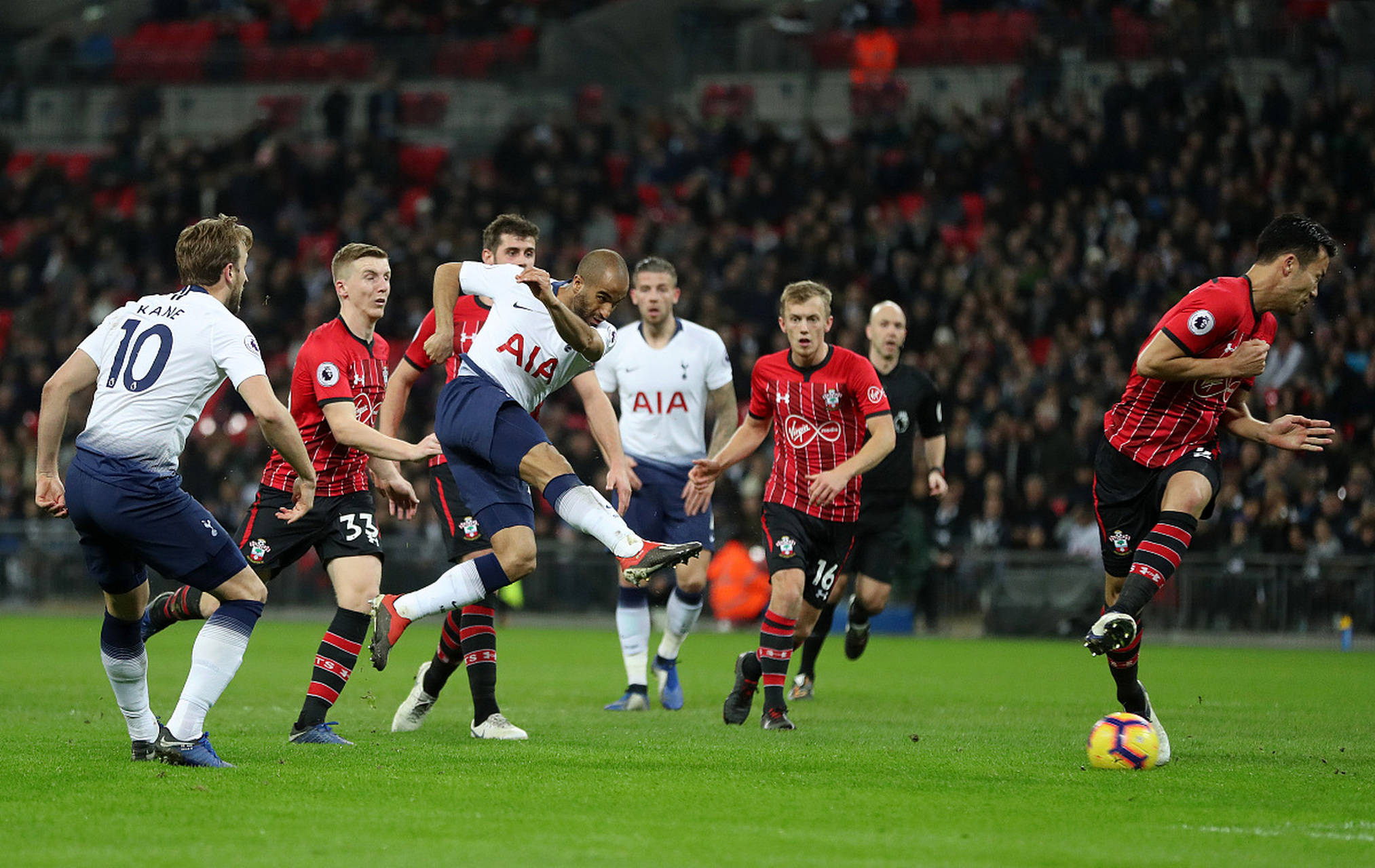 搀扶下场 搀扶下场